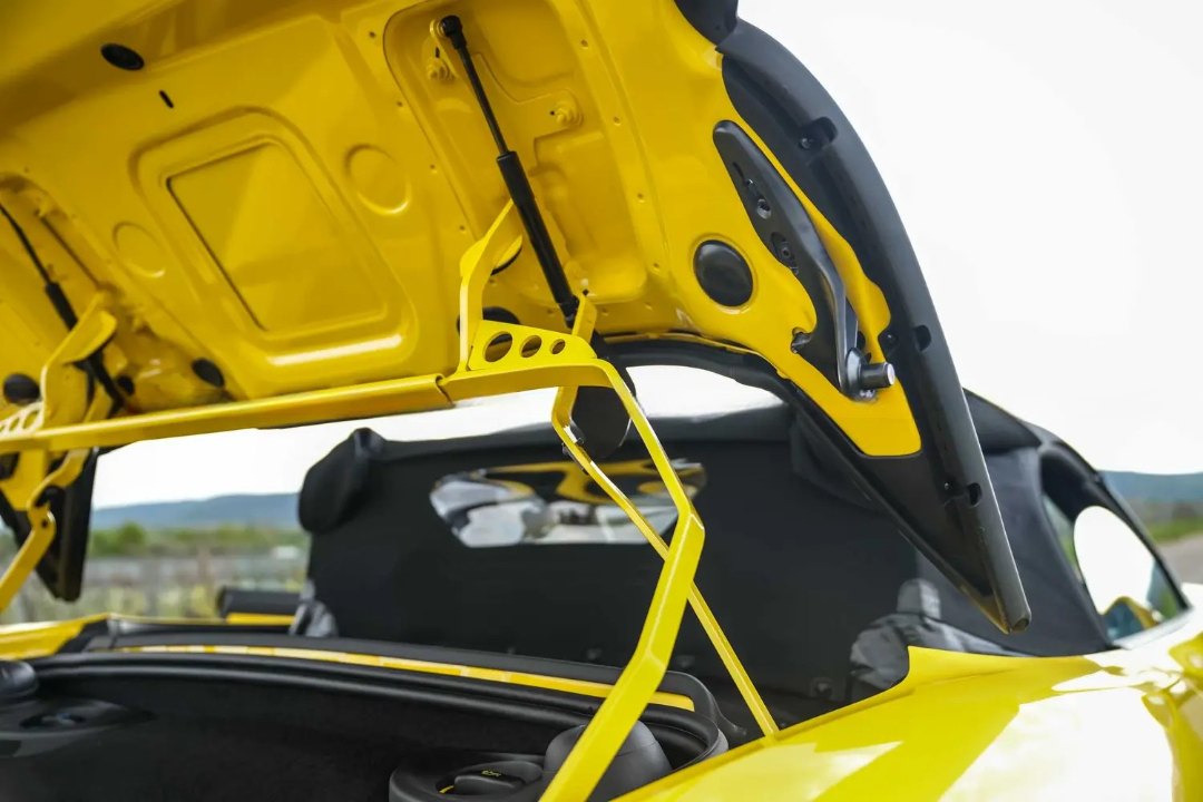 Porsche 718 Boxster Spyder 9