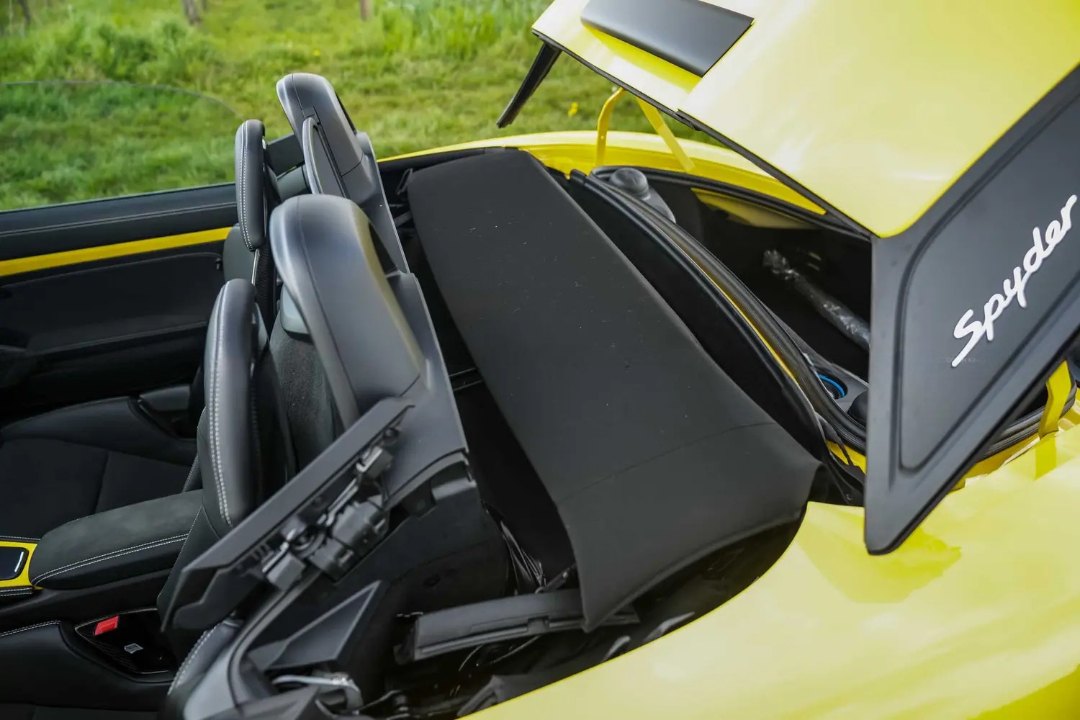 Porsche 718 Boxster Spyder 10